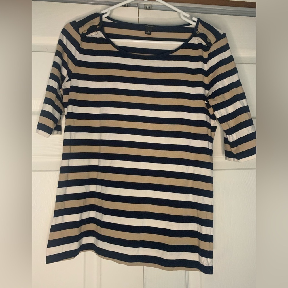 𝅺ANN Taylor 3/4 sleeve, blue and tan with button accent. Like new.